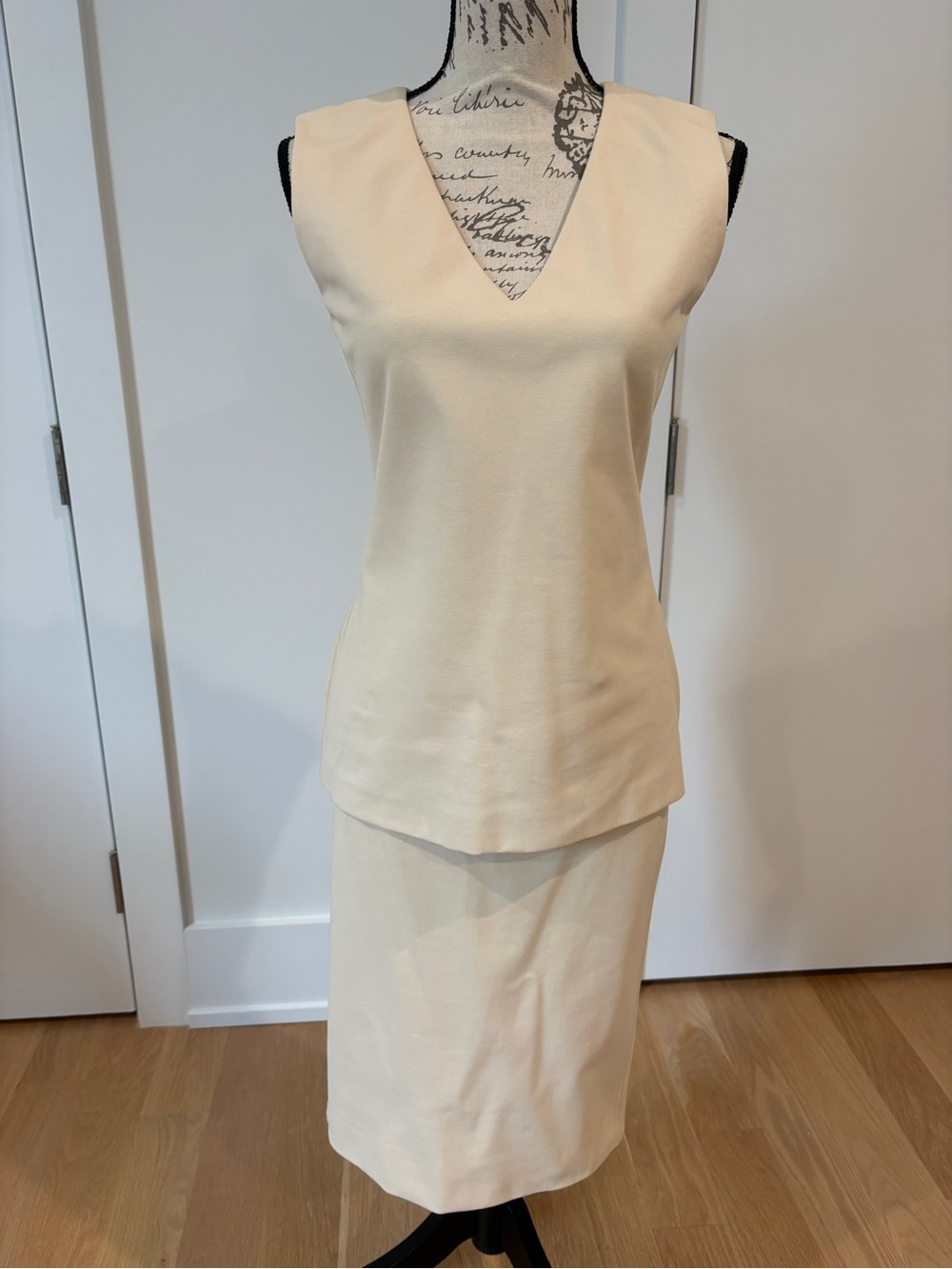 Reed Krakoff 100% Silk Cream Sleeveless V-Neck Top and Pencil Skirt Set